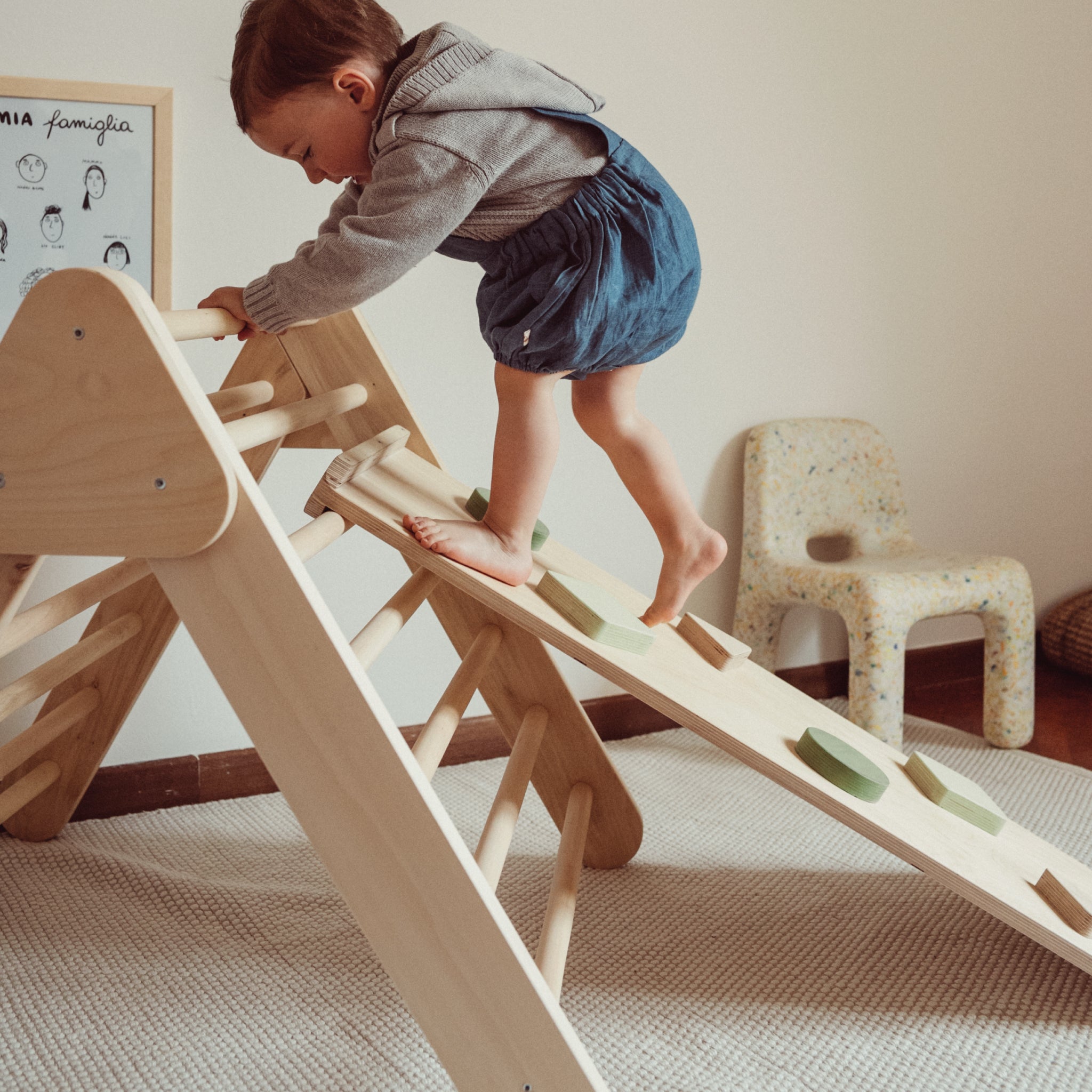 Pikler triangle with ramp